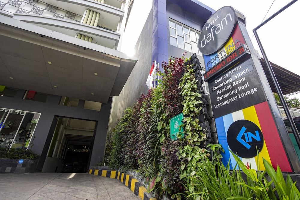 Hotel Fortunagrande Seturan Yogyakarta Maguwo Екстериор снимка