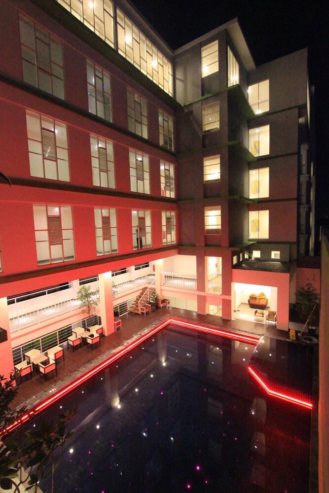 Hotel Fortunagrande Seturan Yogyakarta Maguwo Екстериор снимка
