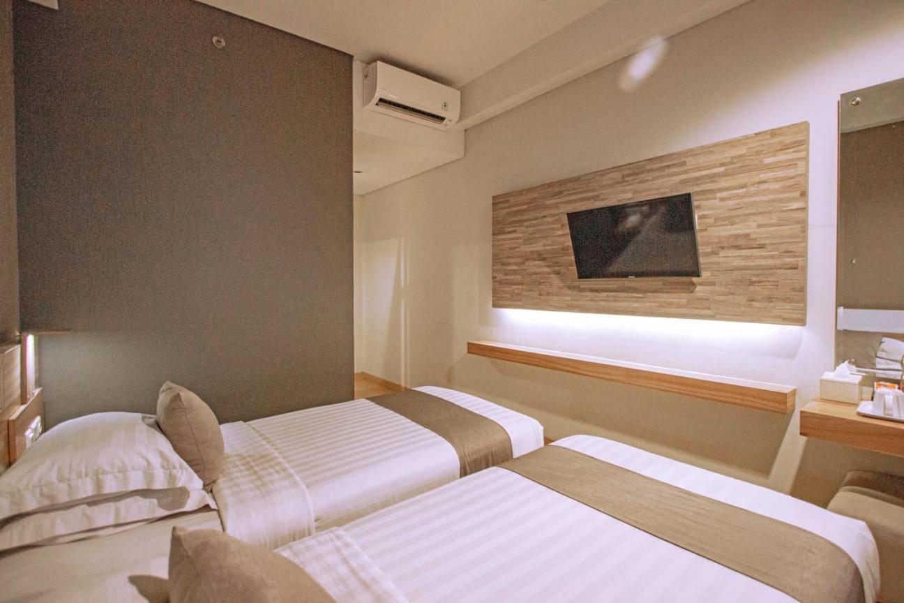 Hotel Fortunagrande Seturan Yogyakarta Maguwo Екстериор снимка