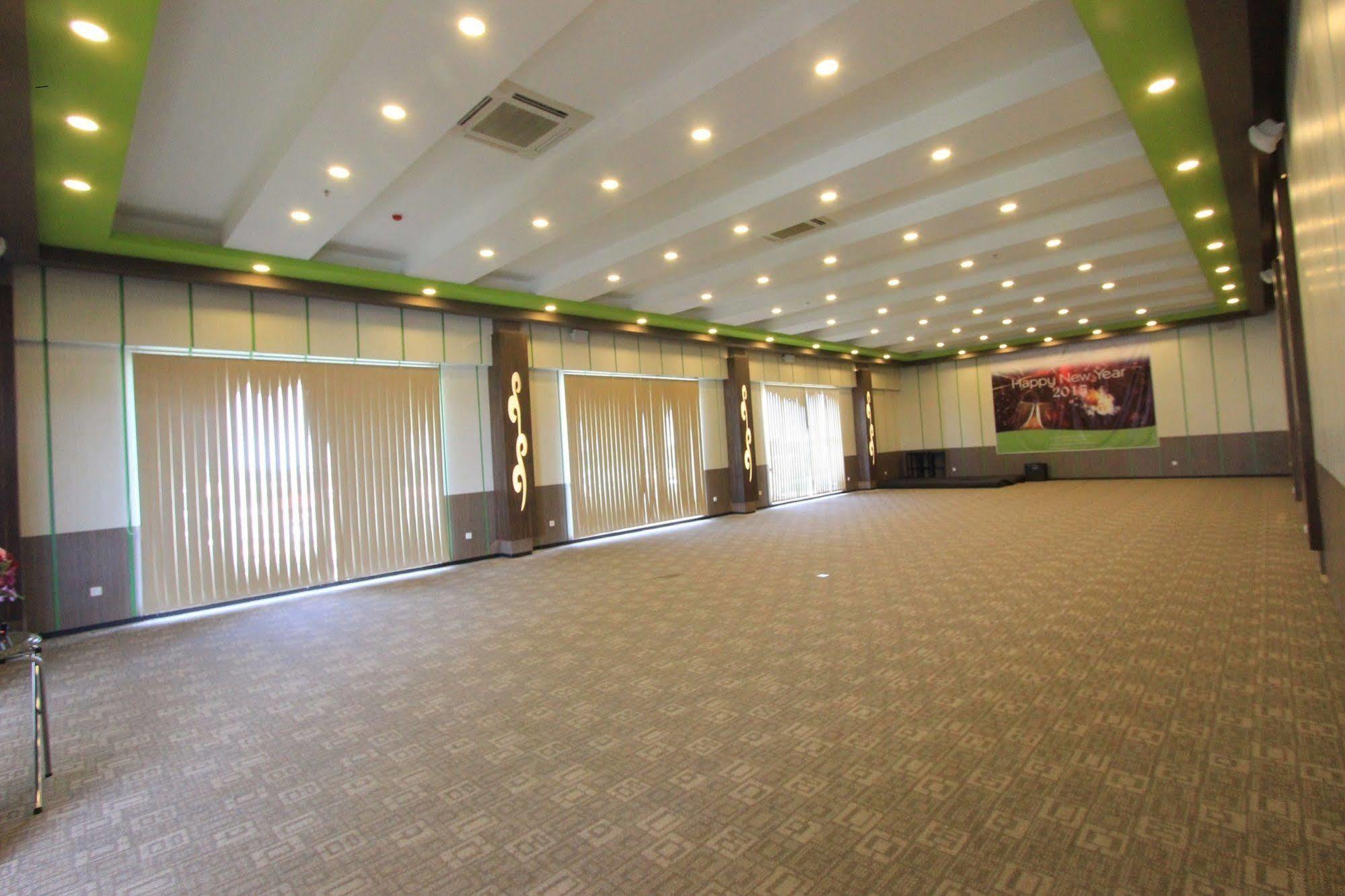 Hotel Fortunagrande Seturan Yogyakarta Maguwo Екстериор снимка